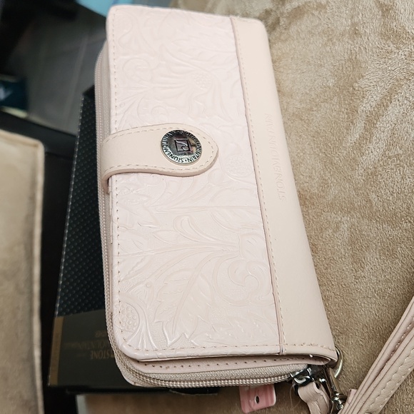 NWT ❗️ Stone Mountain blush tooled wristlet bonded leather - Picture 6 of 12